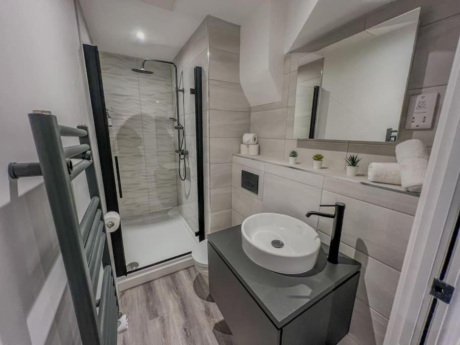 Orange Rentals-High Spec, Midnight Suite, Sleeps 4-Pets Welcome! Liverpool Extérieur photo