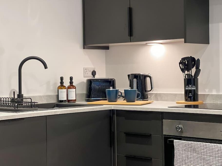 Orange Rentals-High Spec, Midnight Suite, Sleeps 4-Pets Welcome! Liverpool Extérieur photo